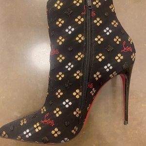 Christian Louboutin So Kate Booty